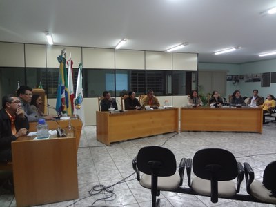 Audiência Pública Vereadores os 9 aparecendo e a plateia